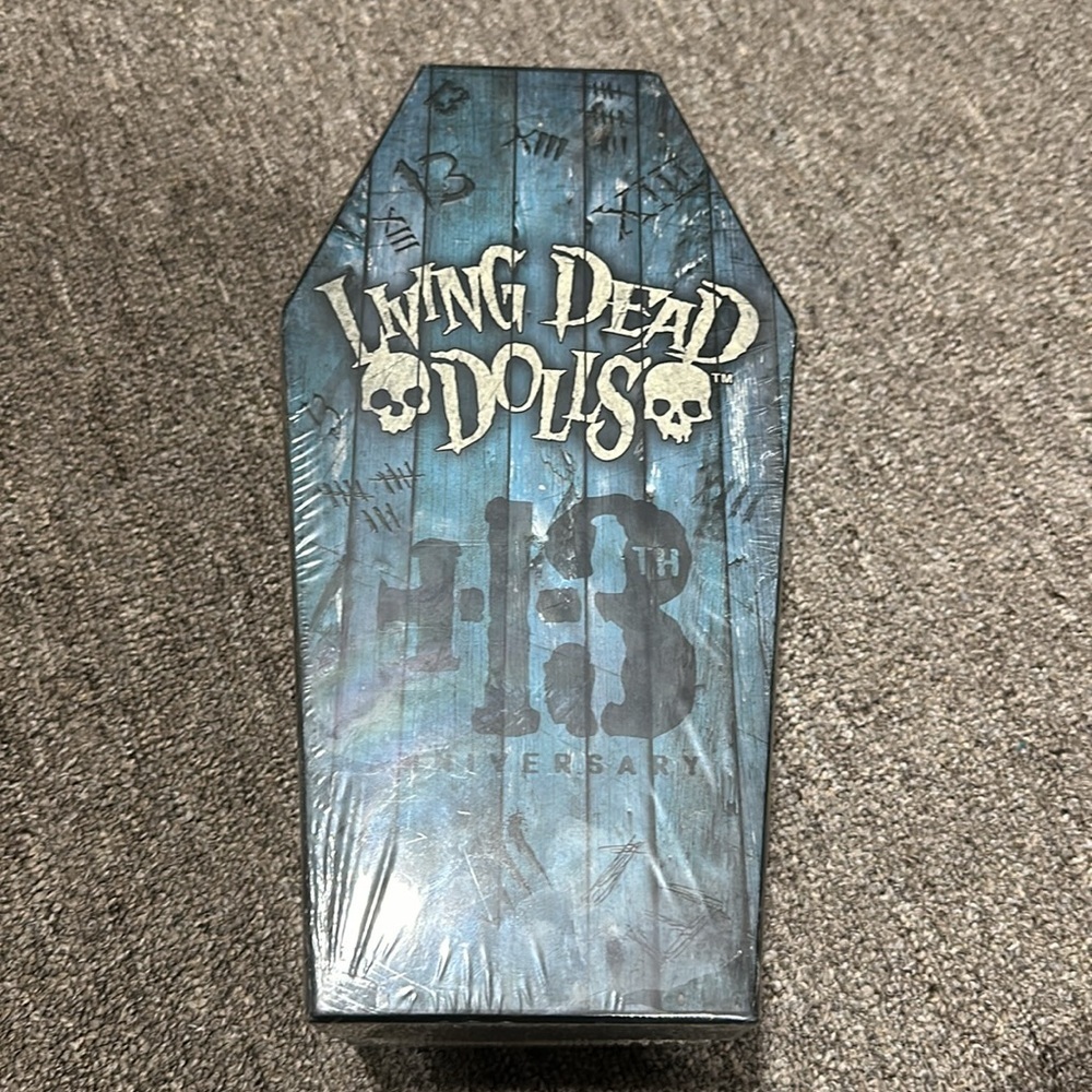 Living Dead Dolls Roxie Collectable - Picture 4 of 7